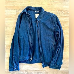 Men’s dark wash denim or jean jacket, zippered